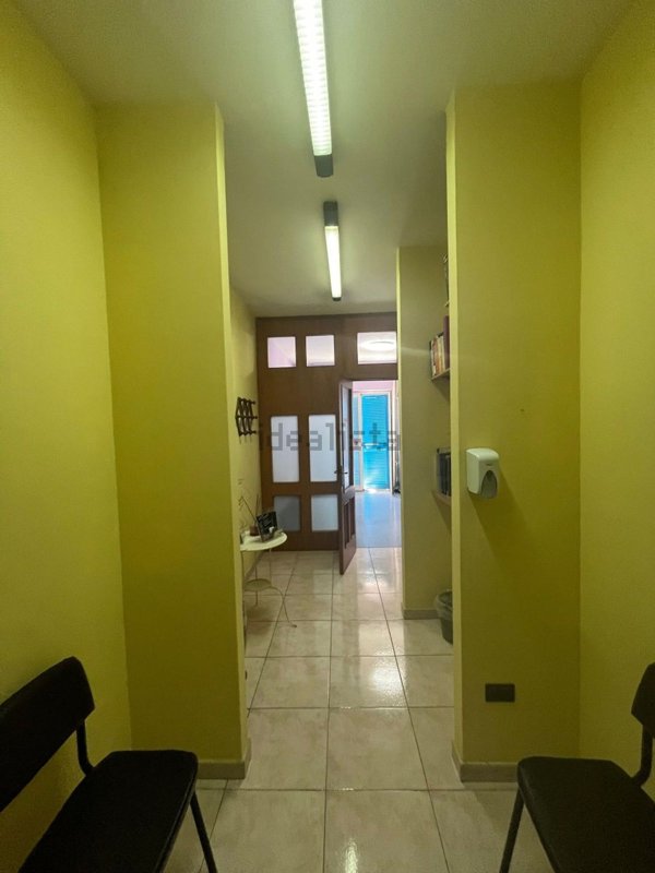 locale commerciale in vendita a Casoria