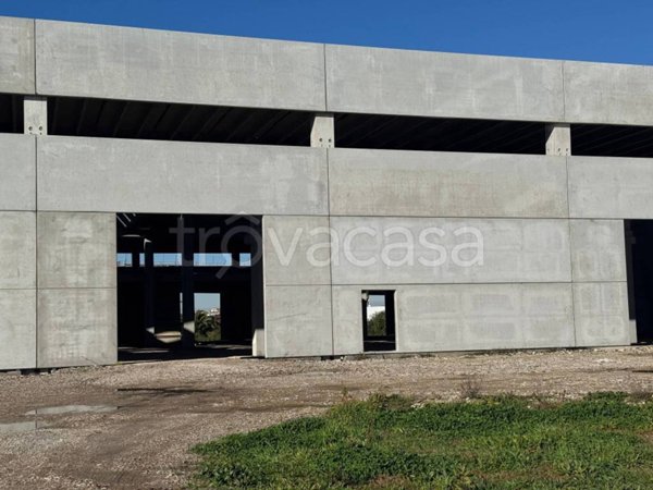 locale commerciale in vendita a Casoria