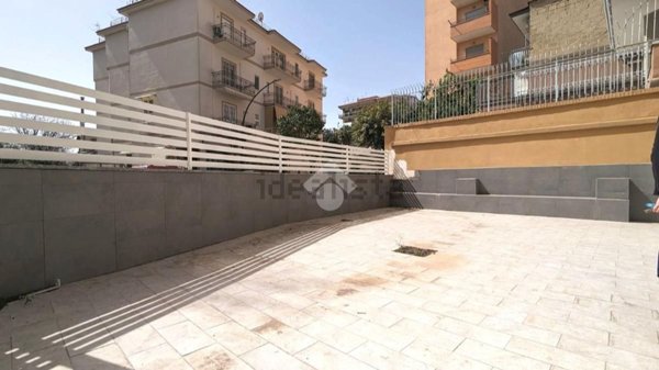 locale commerciale in vendita a Casoria in zona Centro Storico