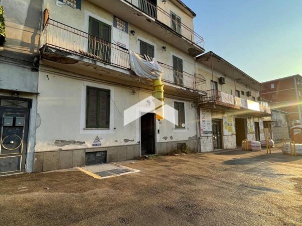 intera palazzina in vendita a Casoria in zona Arpino