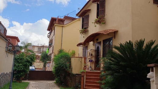 casa indipendente in vendita a Casoria in zona Centro Storico