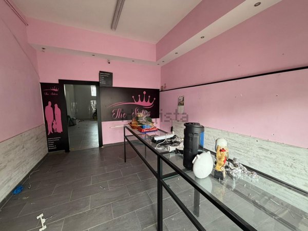 locale commerciale in vendita a Casoria in zona Arpino