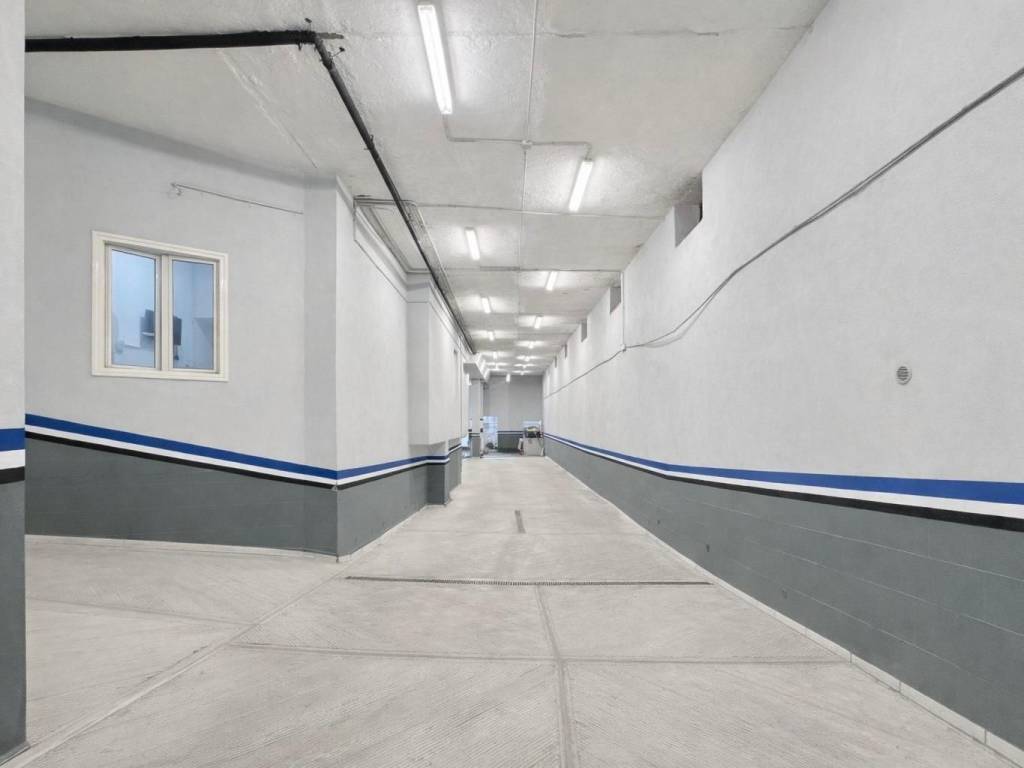 negozio in vendita a Casoria in zona Arpino