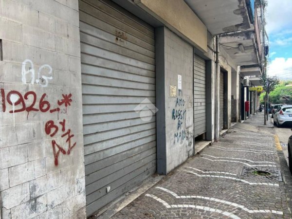 negozio in vendita a Casoria in zona Arpino