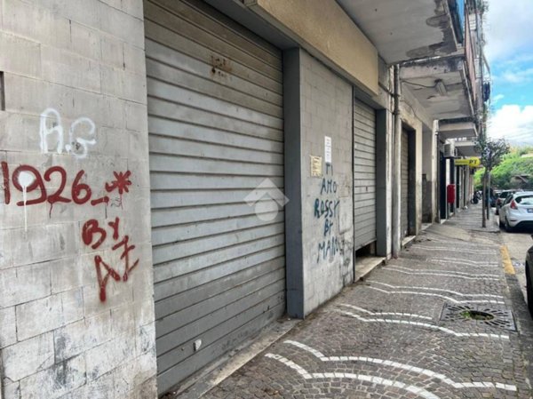 negozio in vendita a Casoria in zona Arpino