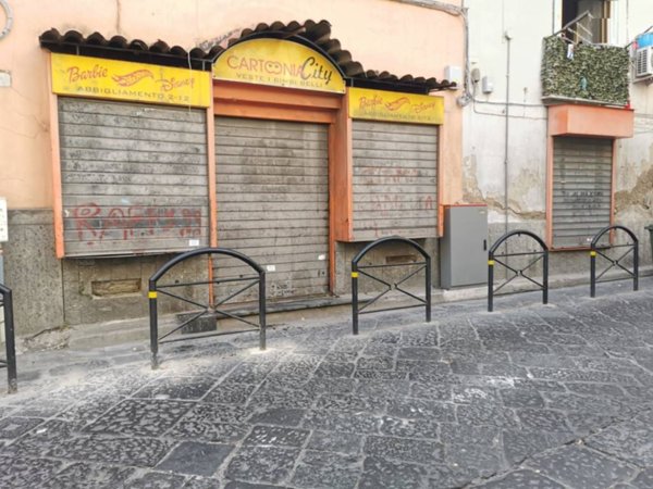 negozio in vendita a Casoria in zona Centro Storico
