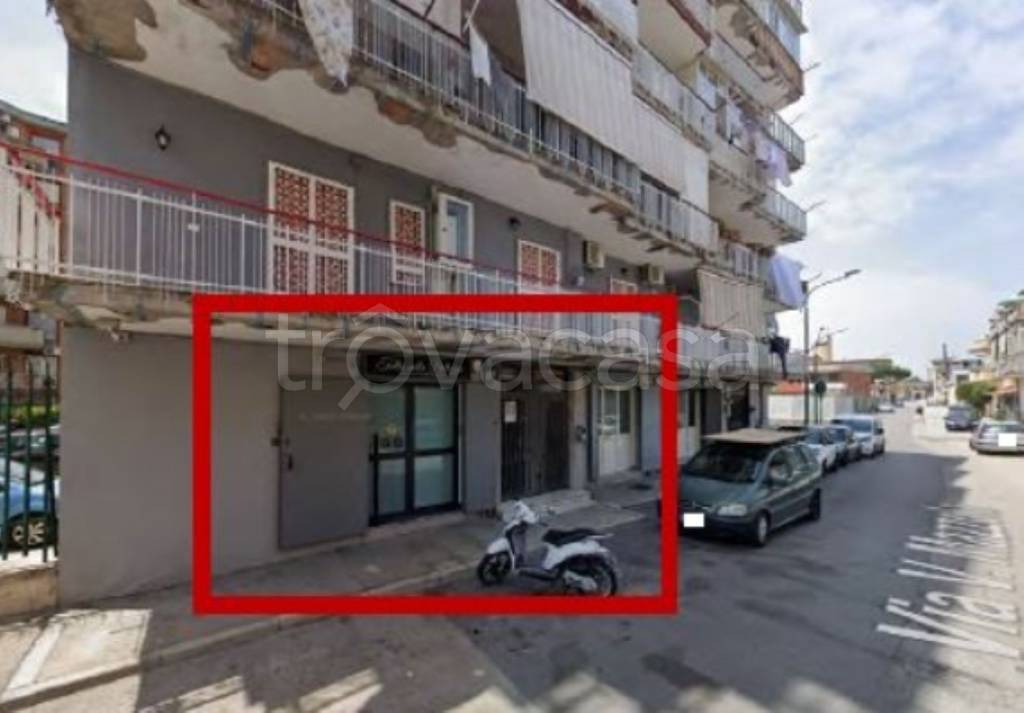 negozio in vendita a Casoria in zona Arpino