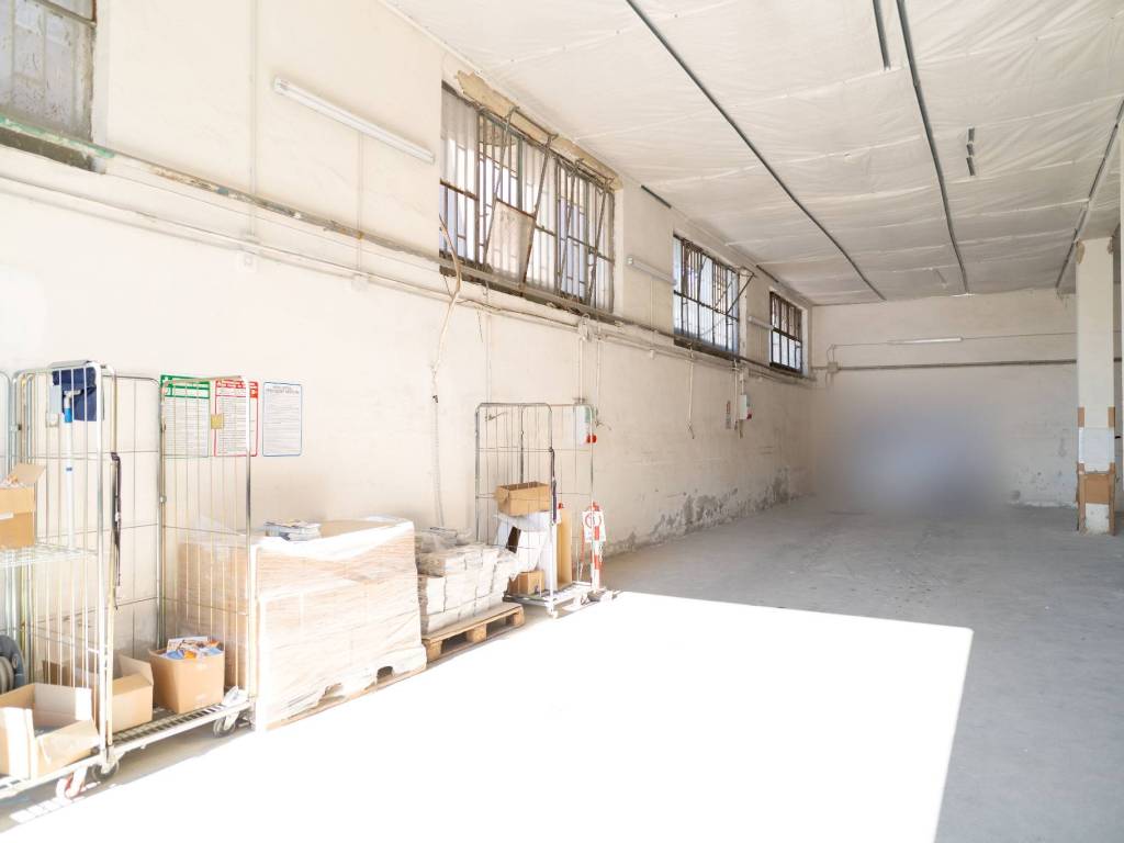 locale commerciale in vendita a Casoria in zona Arpino