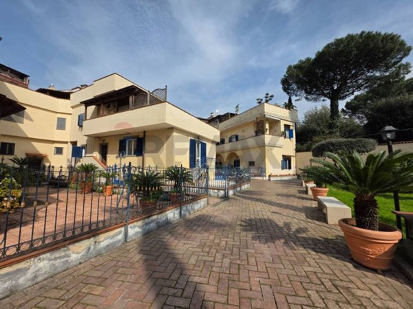 casa indipendente in vendita a Casoria in zona Centro Storico