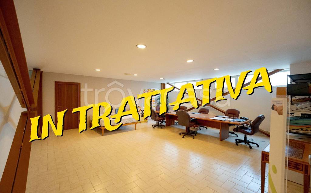 locale commerciale in vendita a Casoria