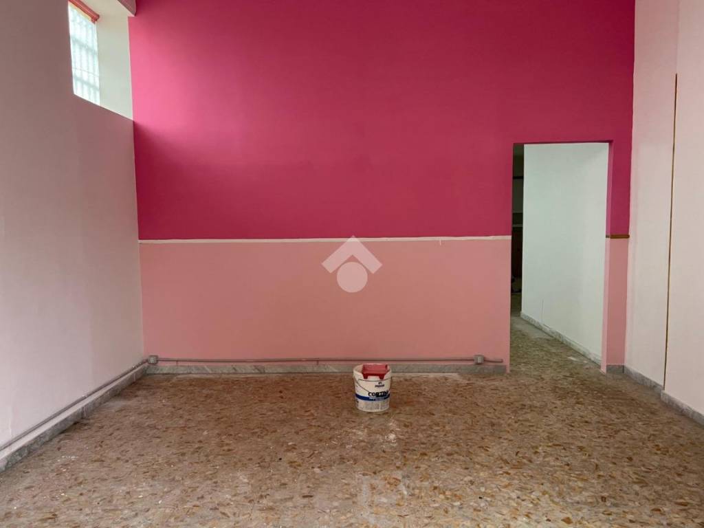 negozio in vendita a Casoria in zona Arpino