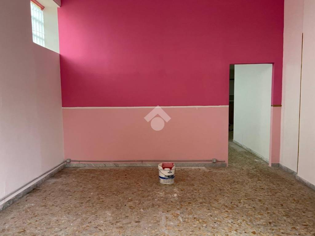 negozio in vendita a Casoria in zona Arpino