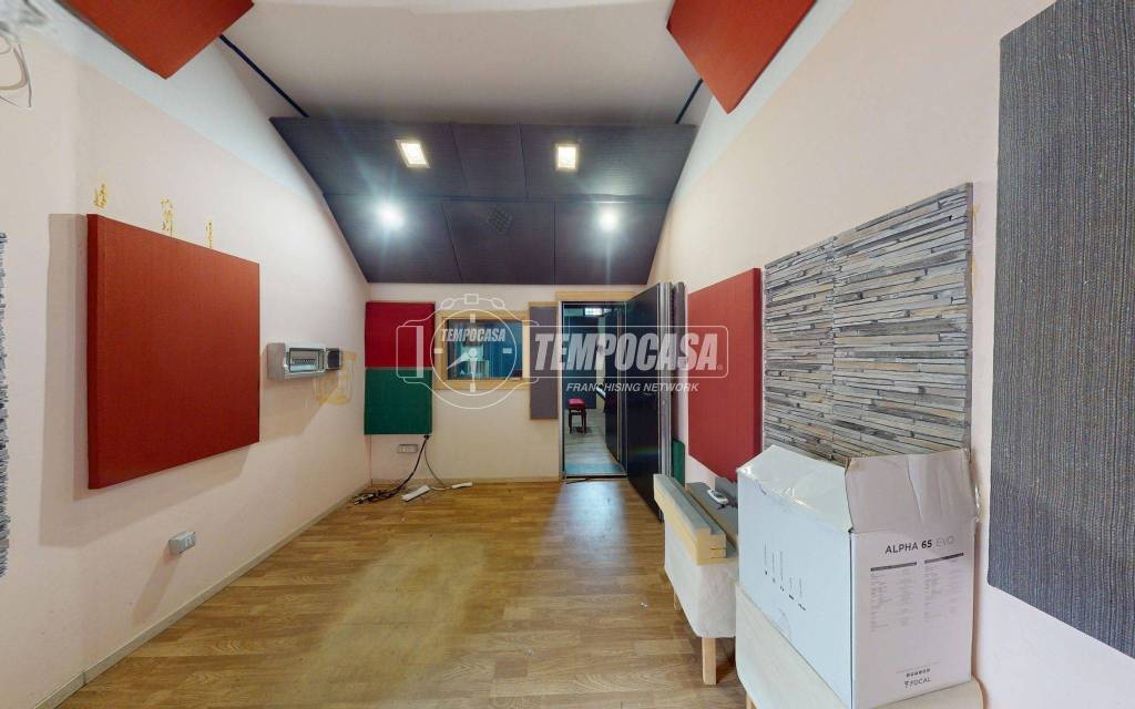 locale commerciale in vendita a Casoria in zona Centro Storico