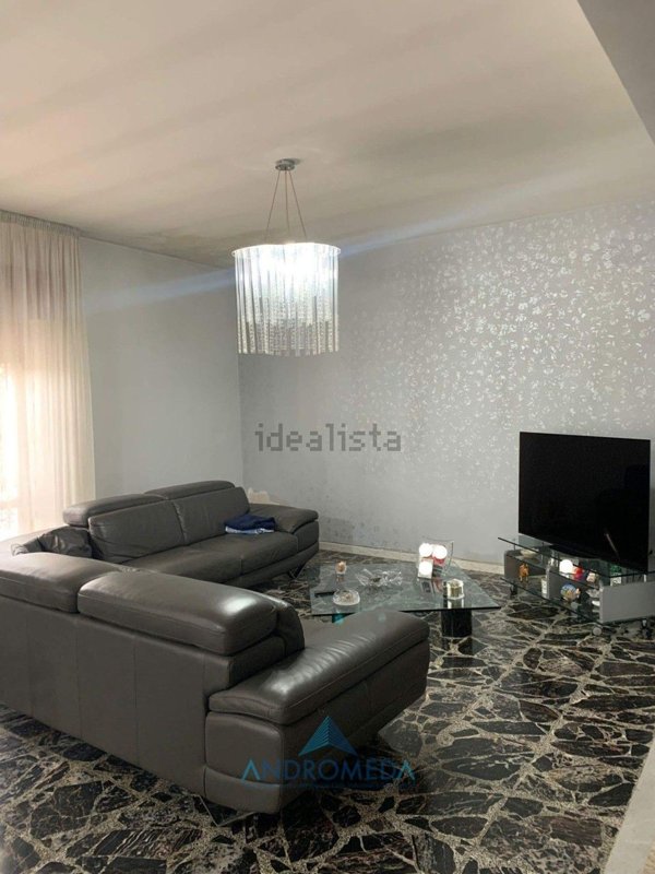 locale commerciale in vendita a Casoria