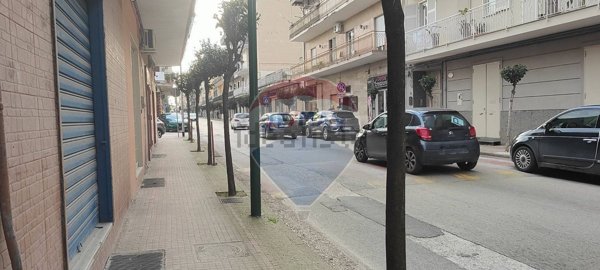 locale commerciale in vendita a Casoria