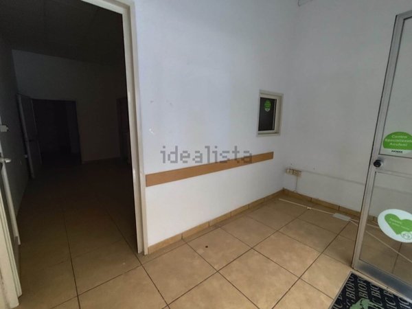 locale commerciale in vendita a Casoria in zona Centro Storico