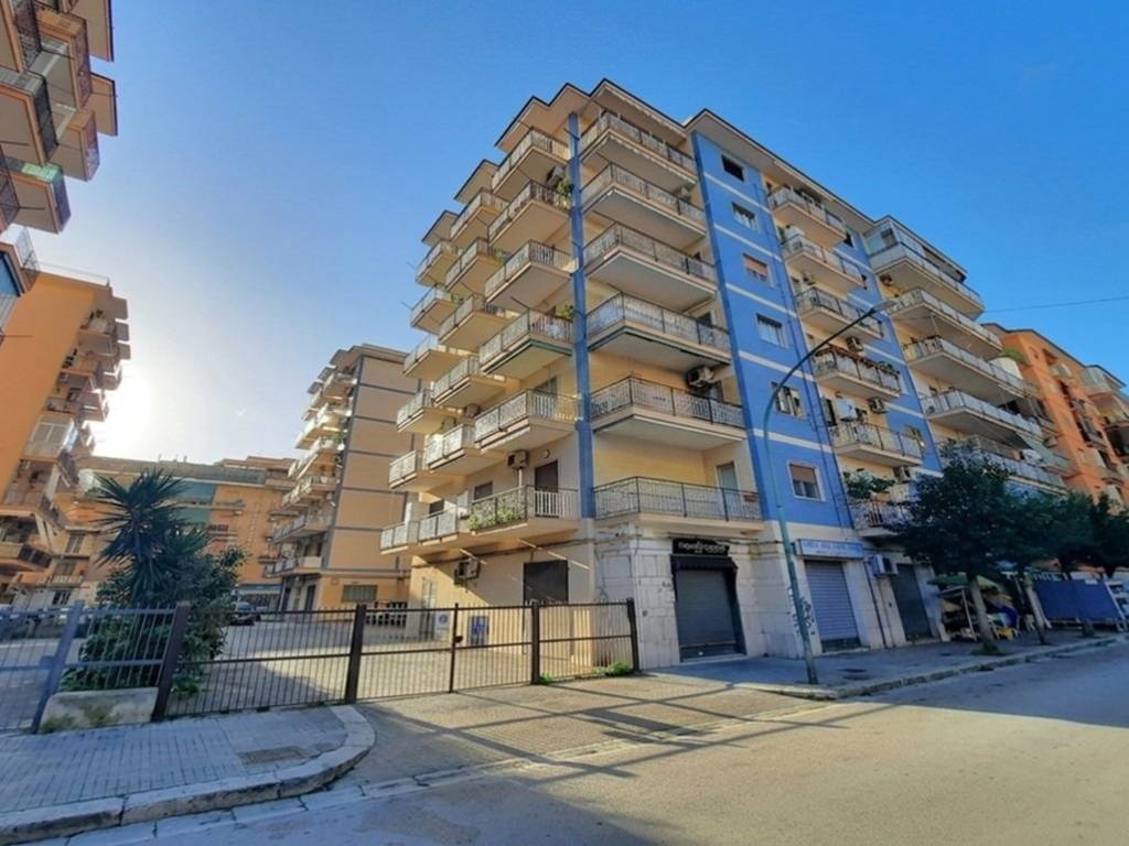 negozio in vendita a Casoria