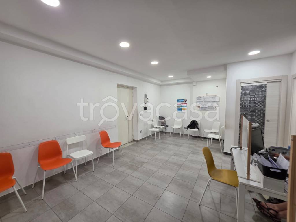 ufficio in vendita a Casoria in zona Arpino