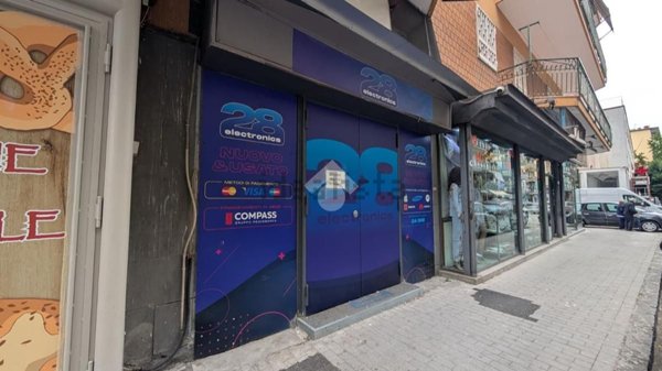 locale commerciale in vendita a Casoria in zona Centro Storico