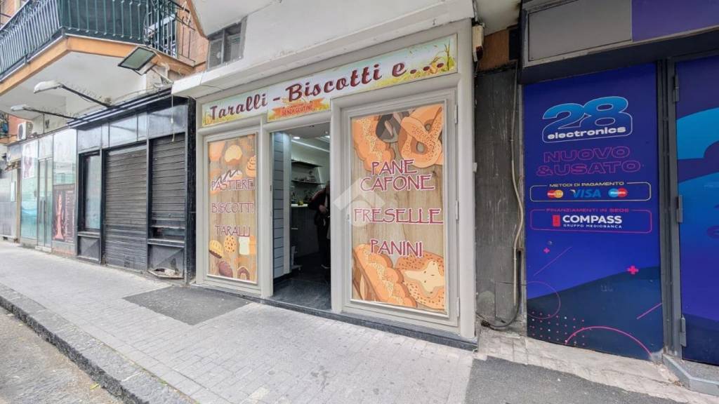 negozio in vendita a Casoria in zona Centro Storico