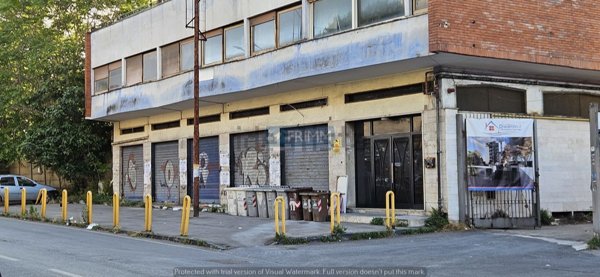 locale commerciale in vendita a Casoria