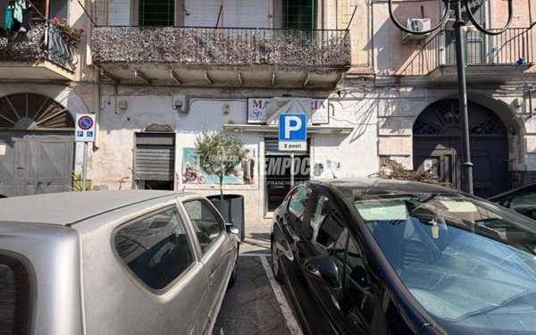 negozio in vendita a Casoria in zona Centro Storico