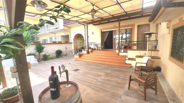 casa indipendente in vendita a Casoria in zona Ferrovia