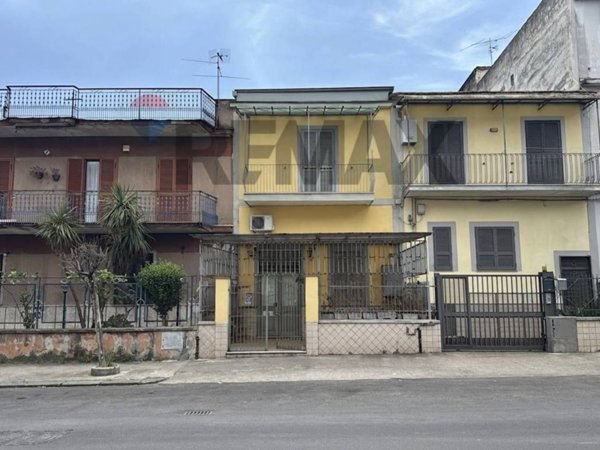 casa indipendente in vendita a Casoria in zona Ferrovia