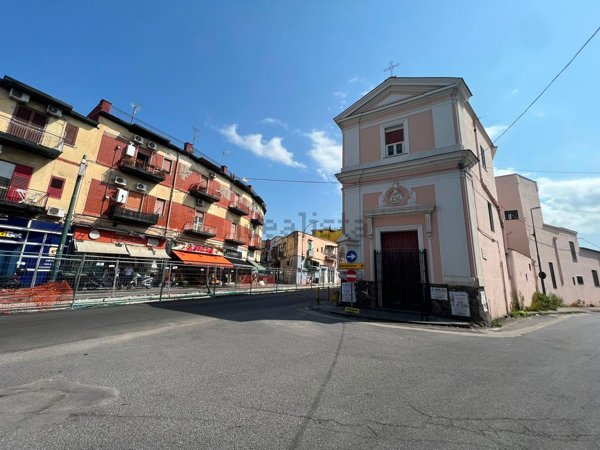 locale commerciale in vendita a Casoria in zona Arpino