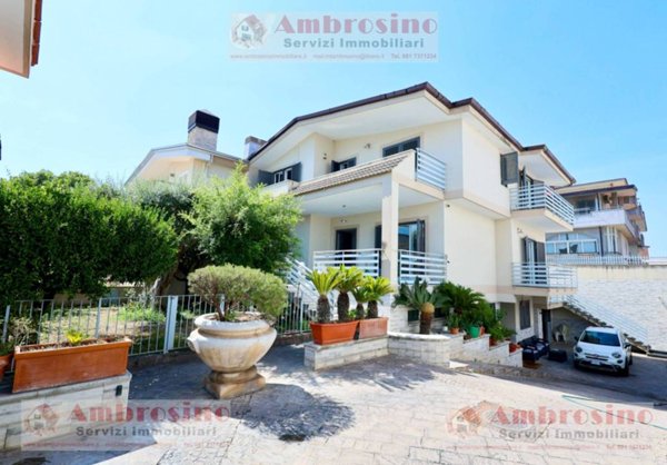 casa indipendente in vendita a Casoria in zona Arpino