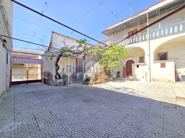 intera palazzina in vendita a Casoria in zona Centro Storico