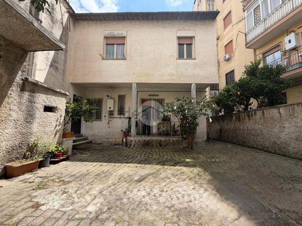 casa indipendente in vendita a Casoria in zona Centro Storico