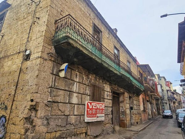 intera palazzina in vendita a Casoria in zona Arpino