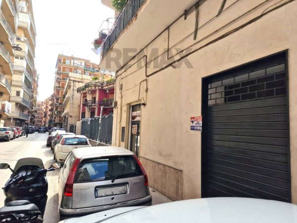 locale commerciale in vendita a Casoria in zona Centro Storico