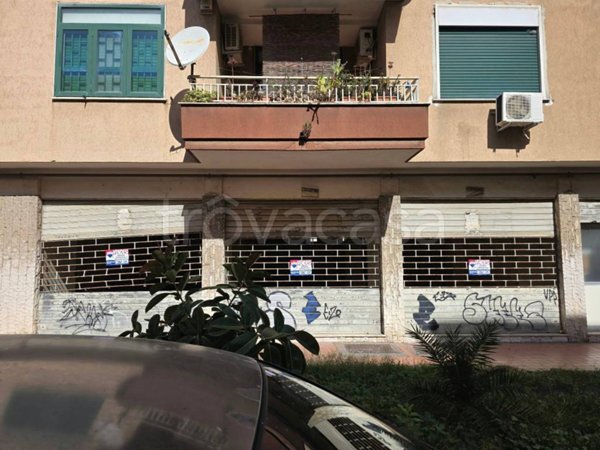 locale commerciale in vendita a Casoria in zona Centro Storico