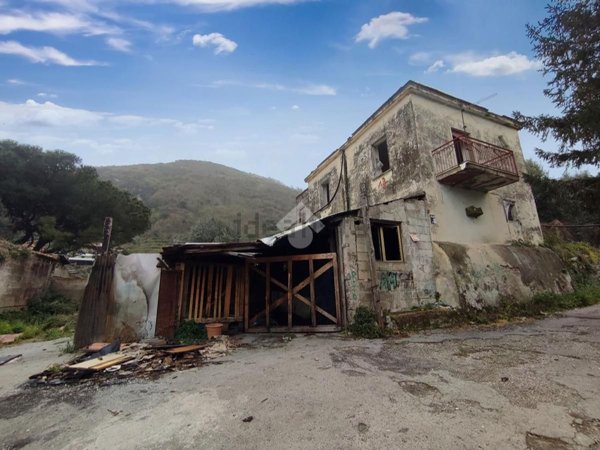 casa indipendente in vendita a Castellammare di Stabia