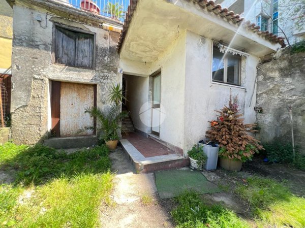 appartamento in vendita a Castellammare di Stabia in zona Varano