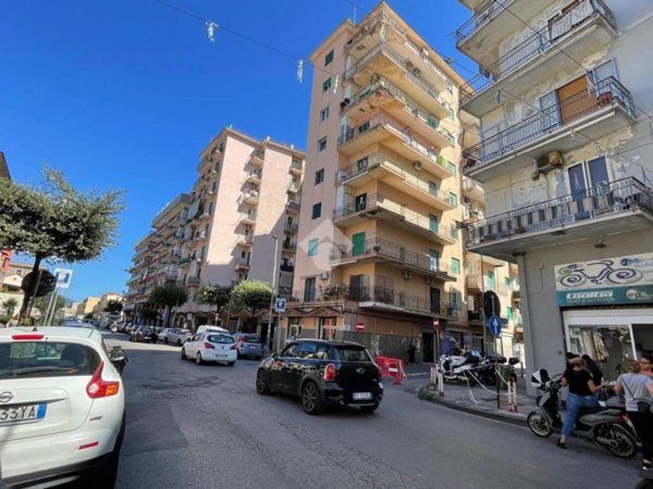 locale commerciale in vendita a Castellammare di Stabia