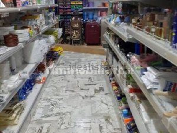 locale commerciale in vendita a Castellammare di Stabia