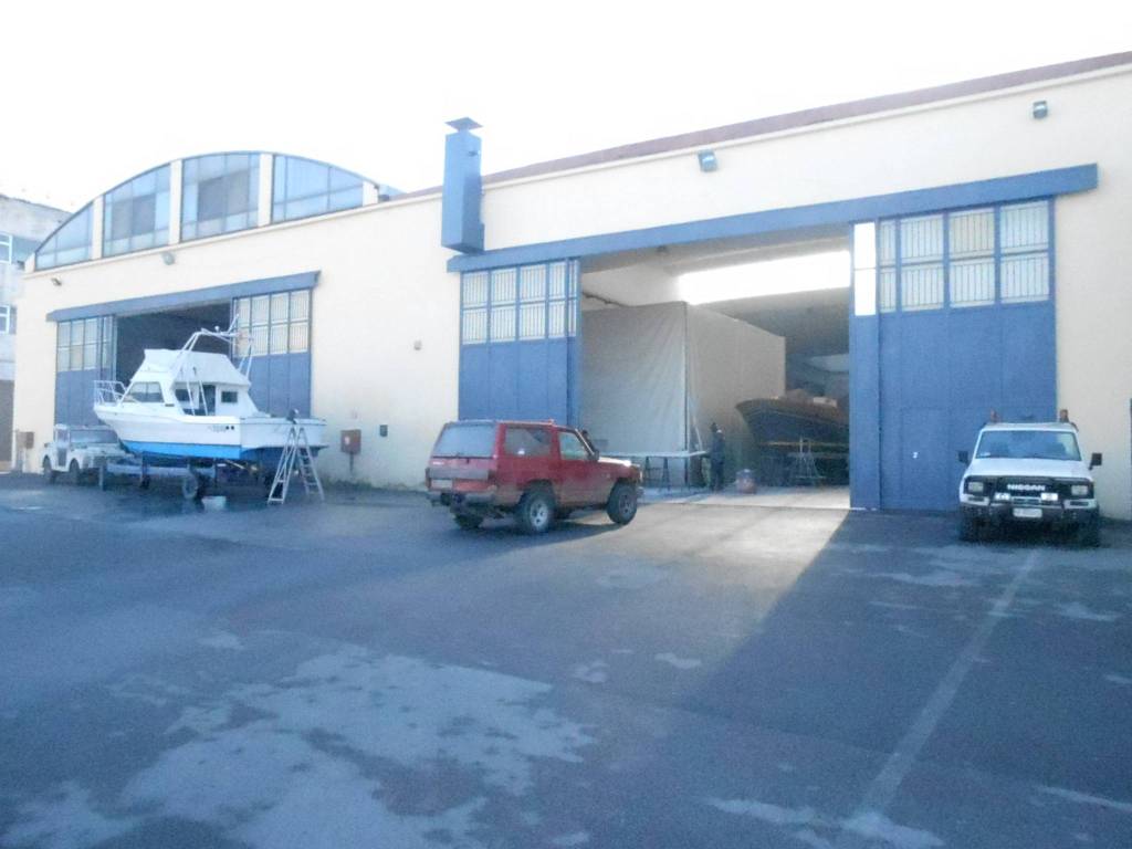 locale commerciale in vendita a Castellammare di Stabia