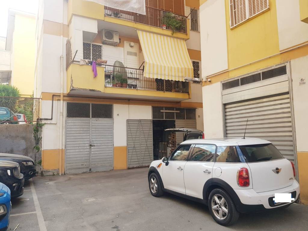 locale commerciale in vendita a Castellammare di Stabia
