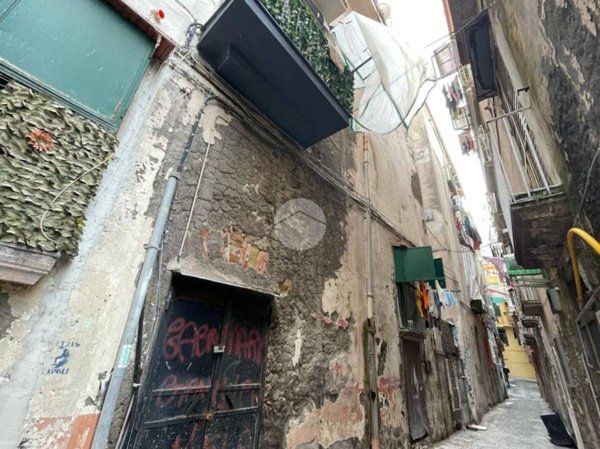 locale commerciale in vendita a Castellammare di Stabia