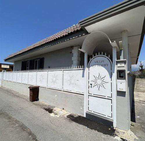 casa indipendente in vendita a Castellammare di Stabia in zona Ponte Persica