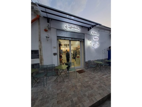 locale commerciale in vendita a Castellammare di Stabia in zona Scanzano