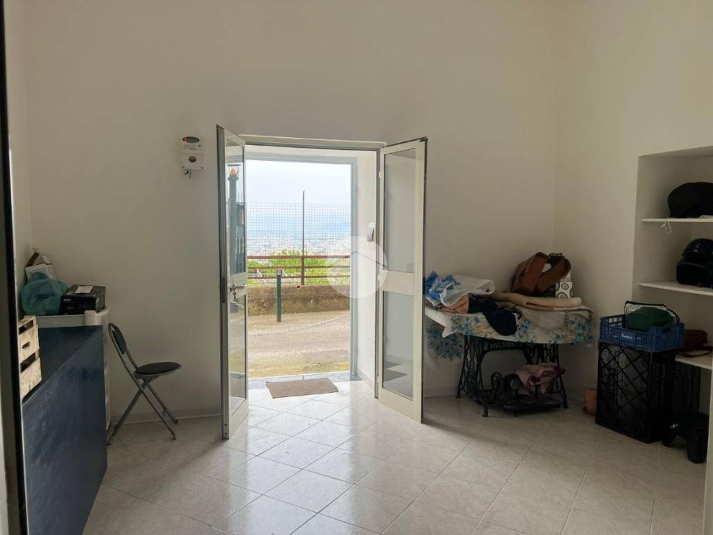 appartamento in vendita a Castellammare di Stabia in zona Quisisana