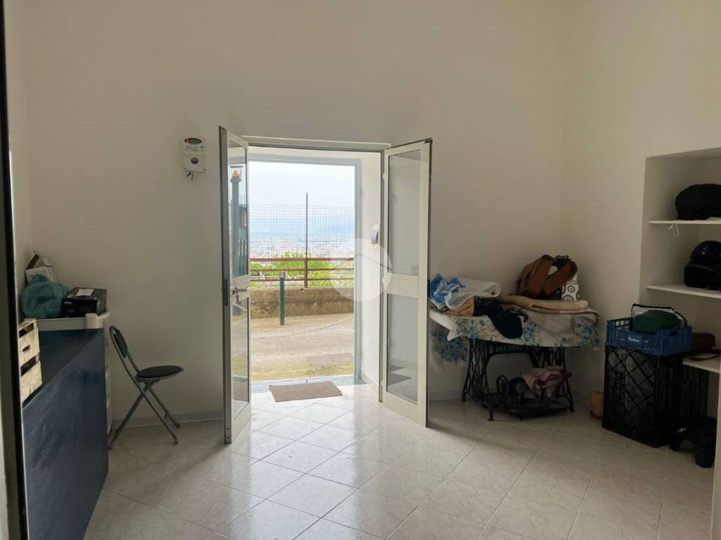 appartamento in vendita a Castellammare di Stabia in zona Quisisana