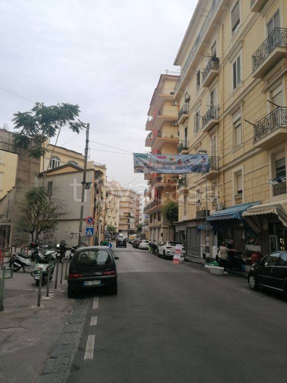 locale commerciale in vendita a Castellammare di Stabia