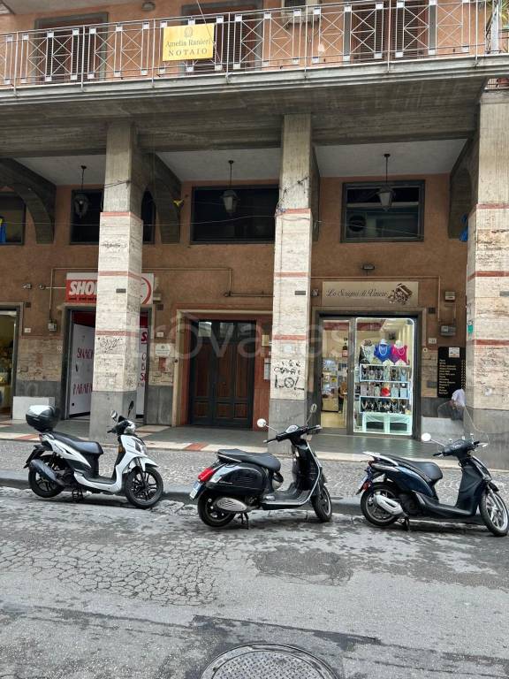locale commerciale in vendita a Castellammare di Stabia in zona Centro Città