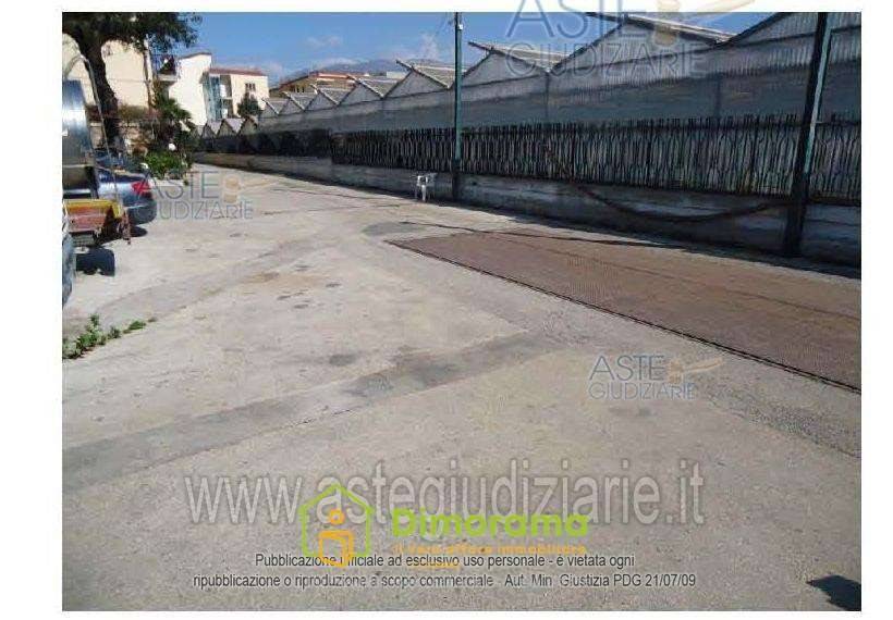 locale commerciale in vendita a Castellammare di Stabia