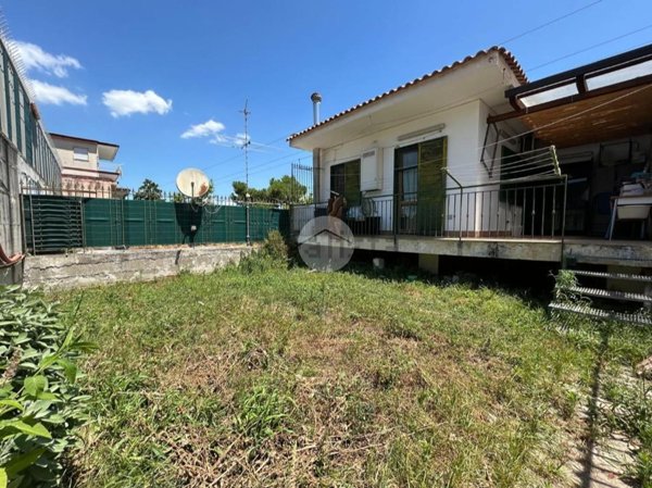 casa indipendente in vendita a Castellammare di Stabia in zona Pioppaino